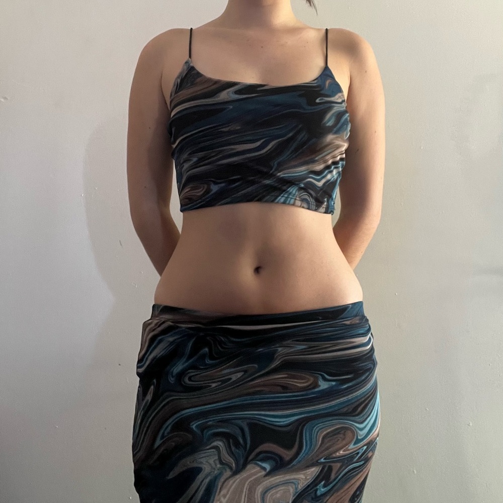 Multicolor midi skirt and tank top set.